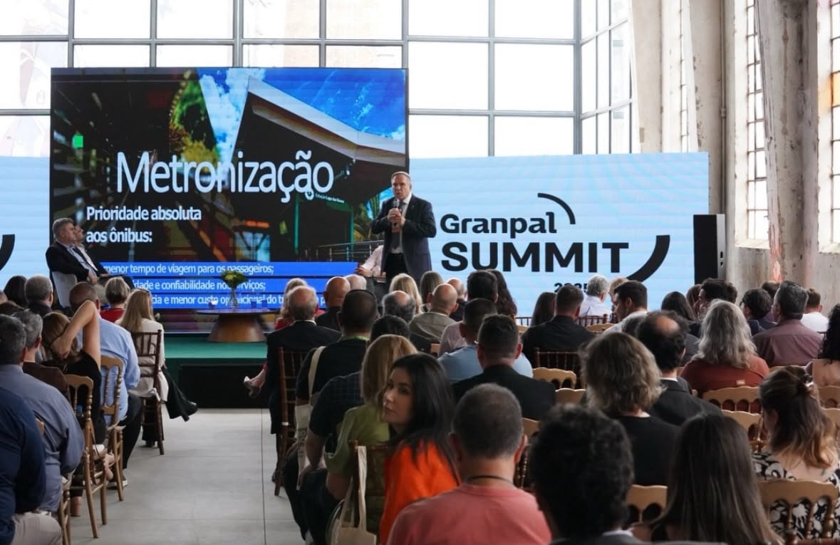 Painel com palestrante
